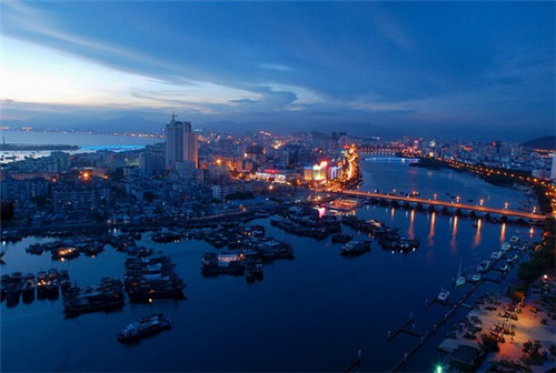 某地区的降水量约是50什么（某地区年降水量在350什么以下）